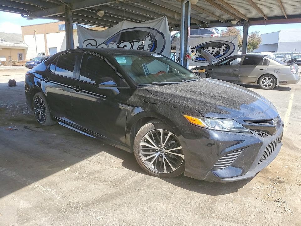 2019 TOYOTA CAMRY SE 4