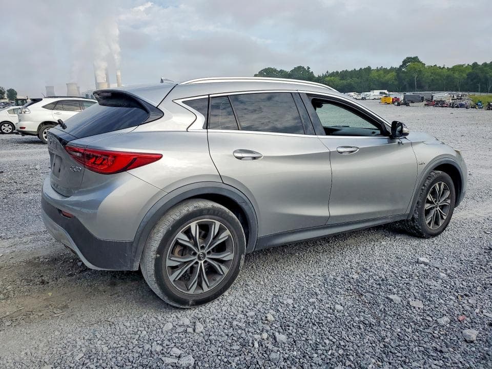 2018 INFINITI QX30 LUXURY 3