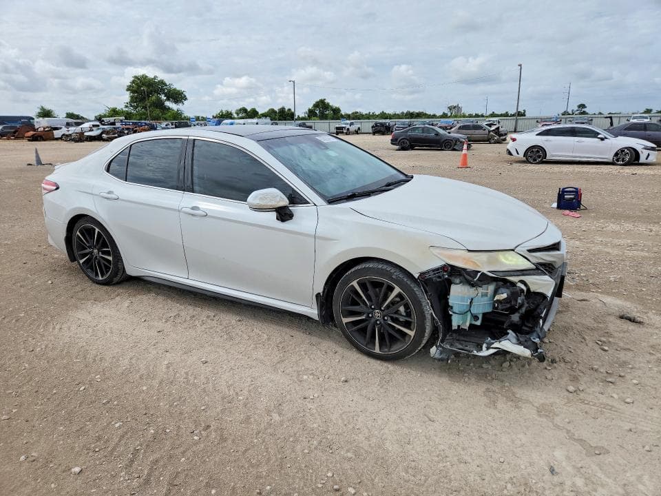 2020 TOYOTA CAMRY XSE 4