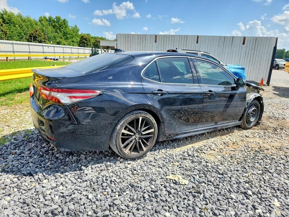 2019 TOYOTA CAMRY XSE 3