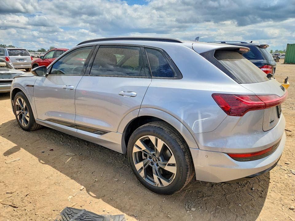 2022 AUDI E-TRON PREMIUM 2