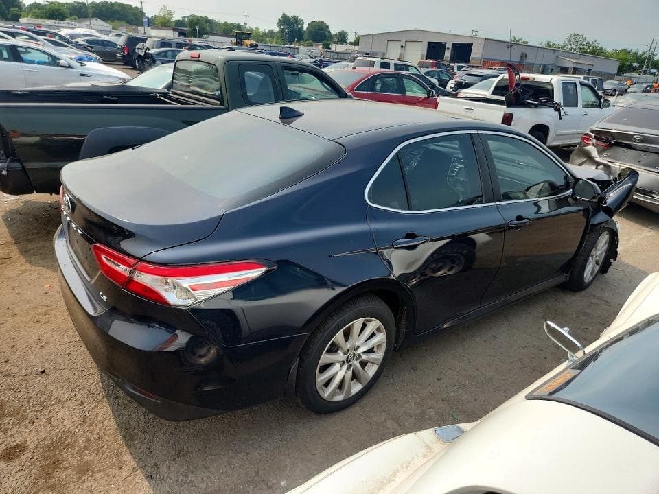 2020 TOYOTA CAMRY LE 3