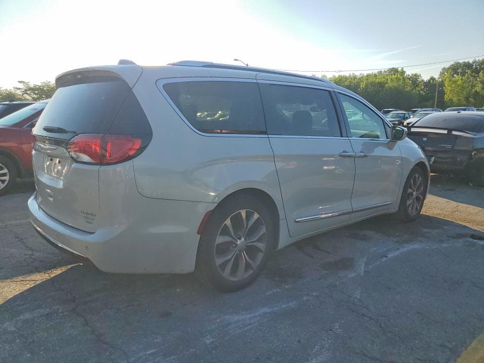 2017 CHRYSLER PACIFICA LIMITED 3
