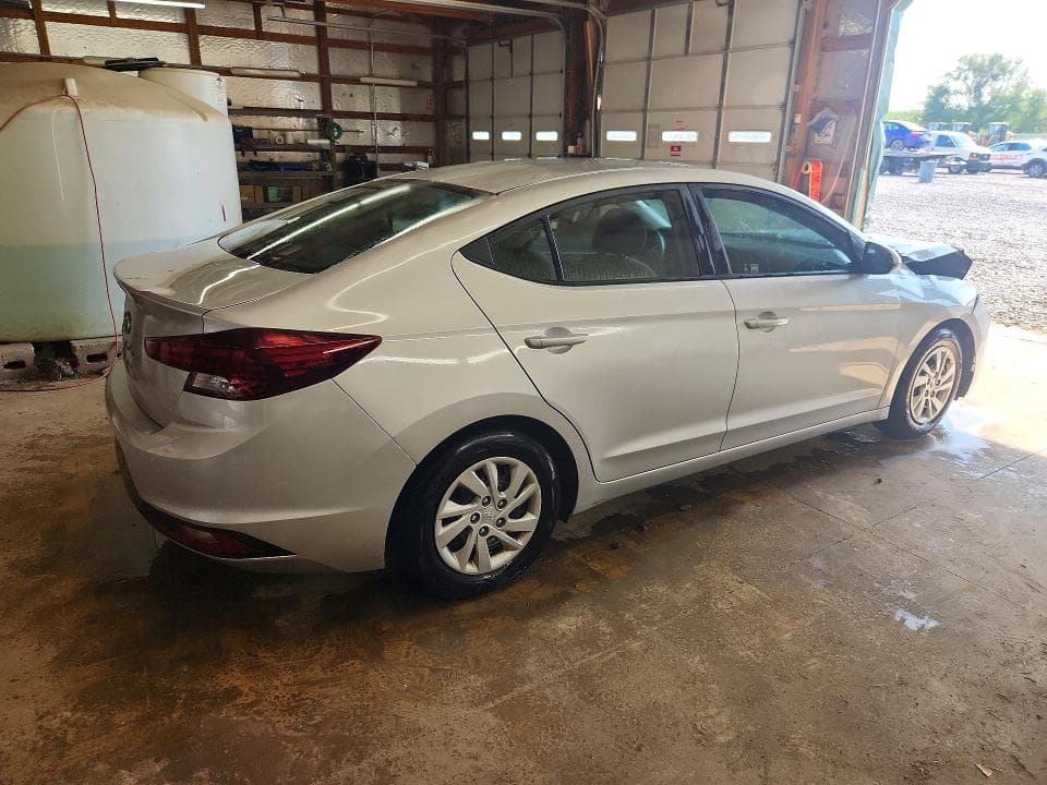 2019 HYUNDAI ELANTRA SE 3