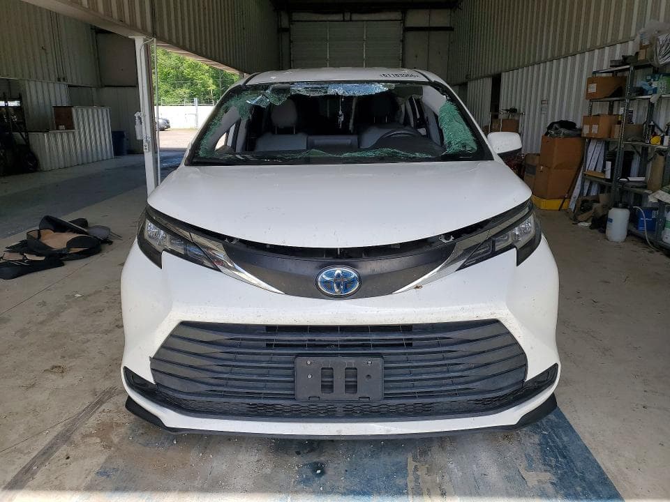 2021 TOYOTA SIENNA LE 5