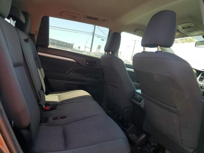 2018 TOYOTA HIGHLANDER LE 11