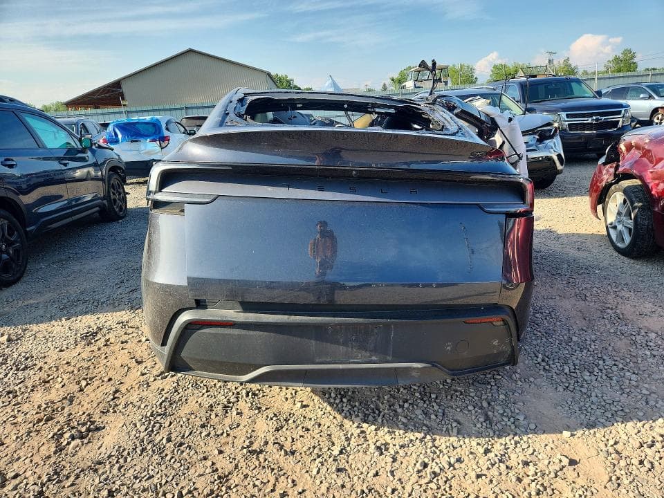 2026 TESLA MODEL Y 6