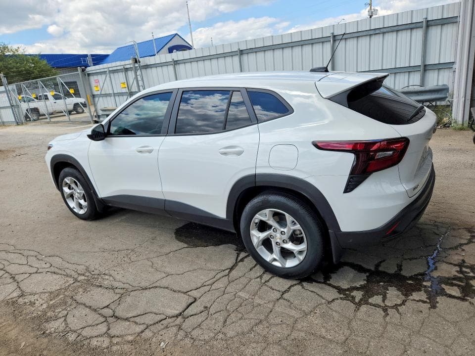 2024 CHEVROLET TRAX LS 2