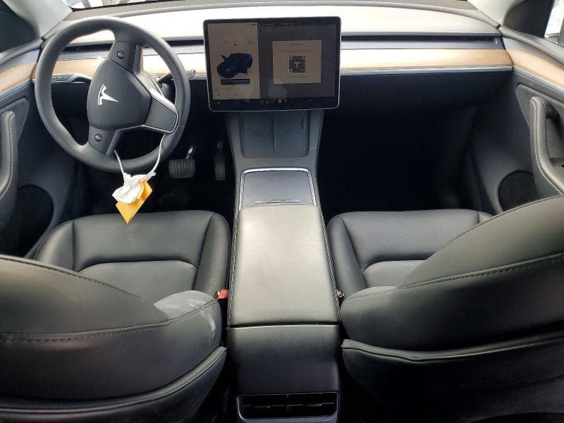 2024 TESLA MODEL Y 8
