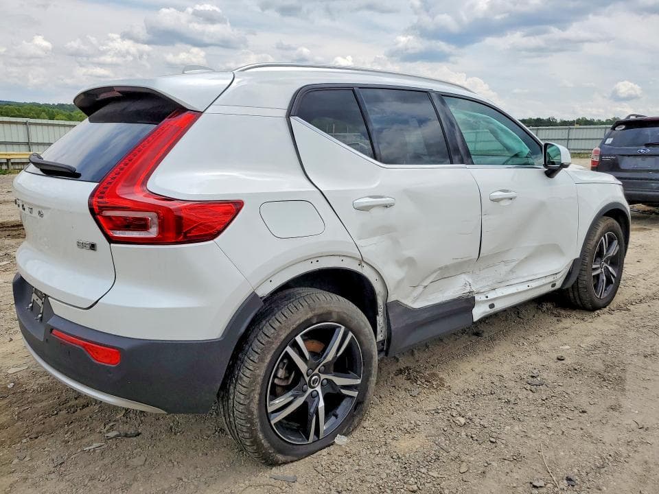 2025 VOLVO XC40 CORE 3