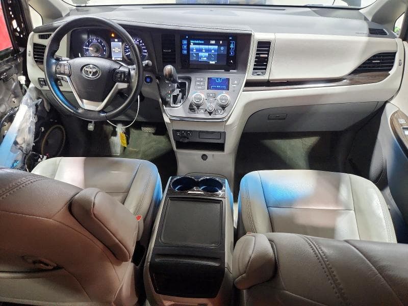 2017 TOYOTA SIENNA XLE 8-PASSENGER 8