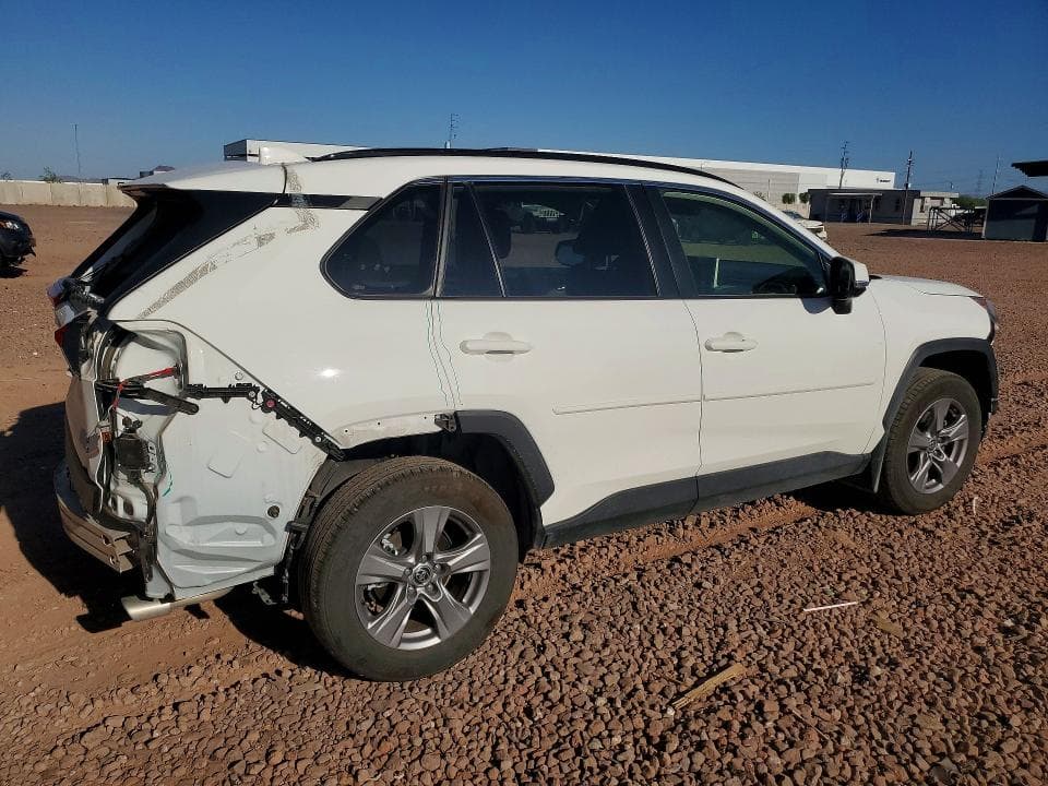 2024 TOYOTA RAV4 XLE 3
