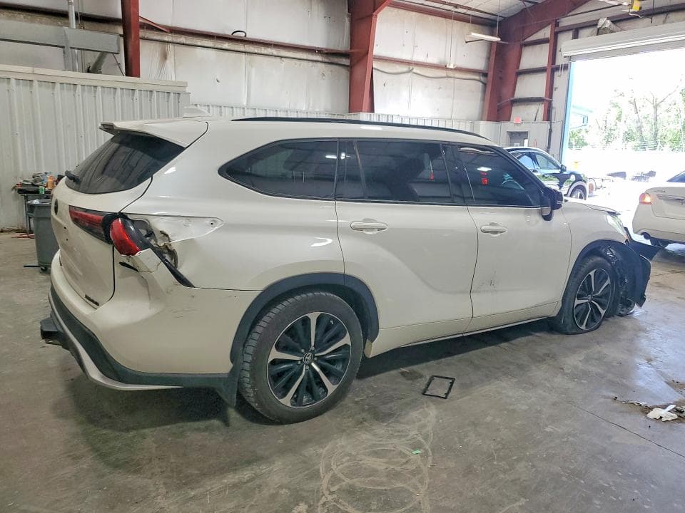 2021 TOYOTA HIGHLANDER XSE 3
