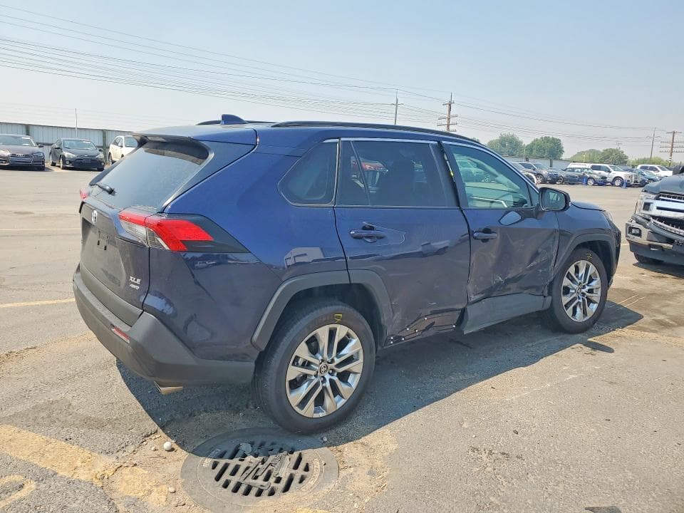 2025 TOYOTA RAV4 XLE PREMIUM 3