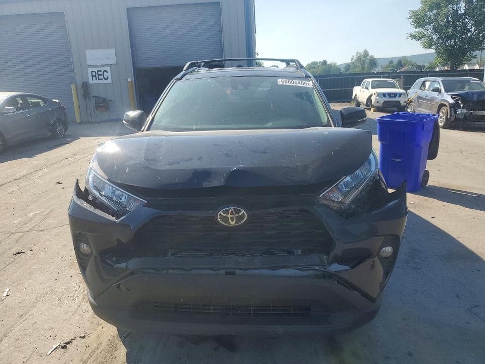 2019 TOYOTA RAV4 XLE 5