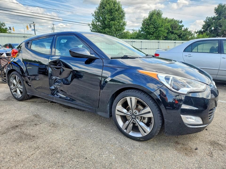 2017 HYUNDAI VELOSTER VALUE EDITION 4