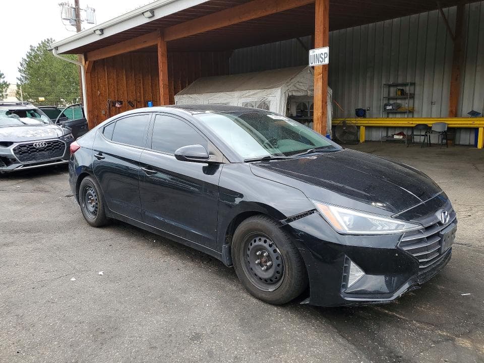 2019 HYUNDAI ELANTRA SE 4