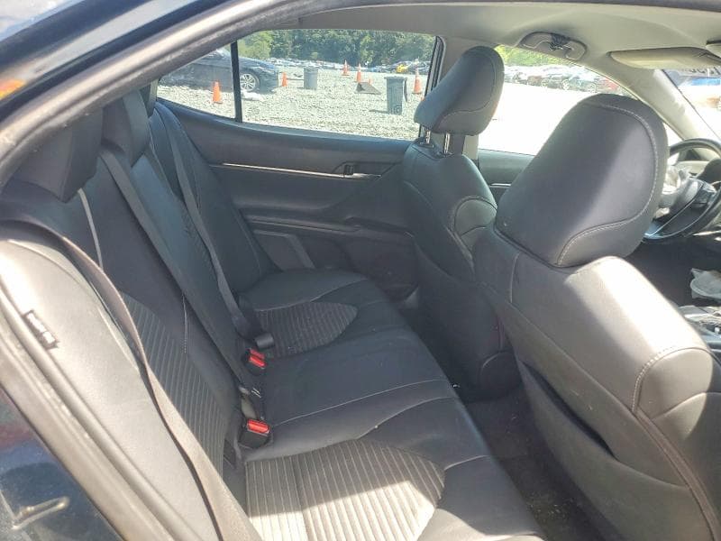2019 TOYOTA CAMRY SE 10