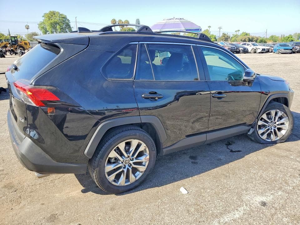 2021 TOYOTA RAV4 XLE PREMIUM 3