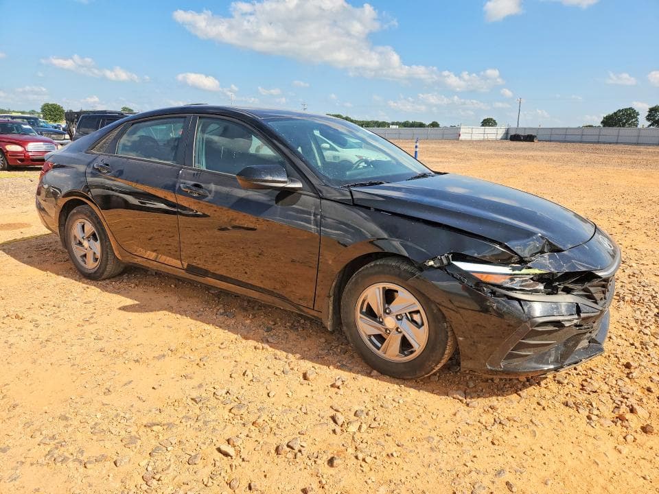 2025 HYUNDAI ELANTRA SE 4