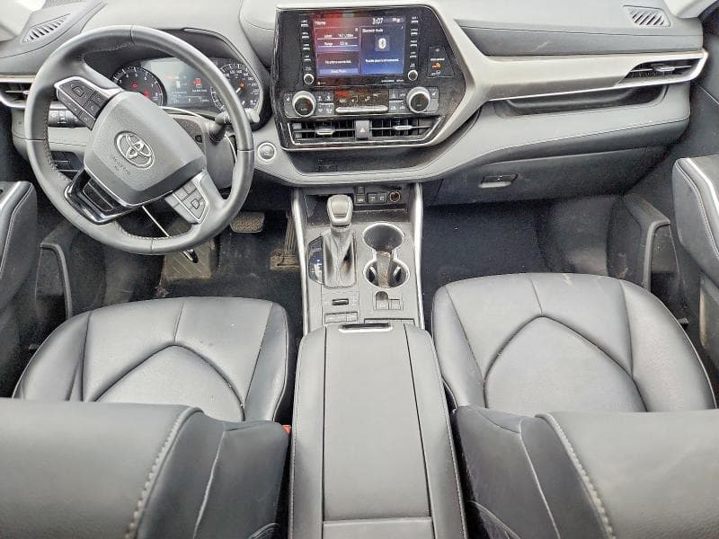 2020 TOYOTA HIGHLANDER XLE 8