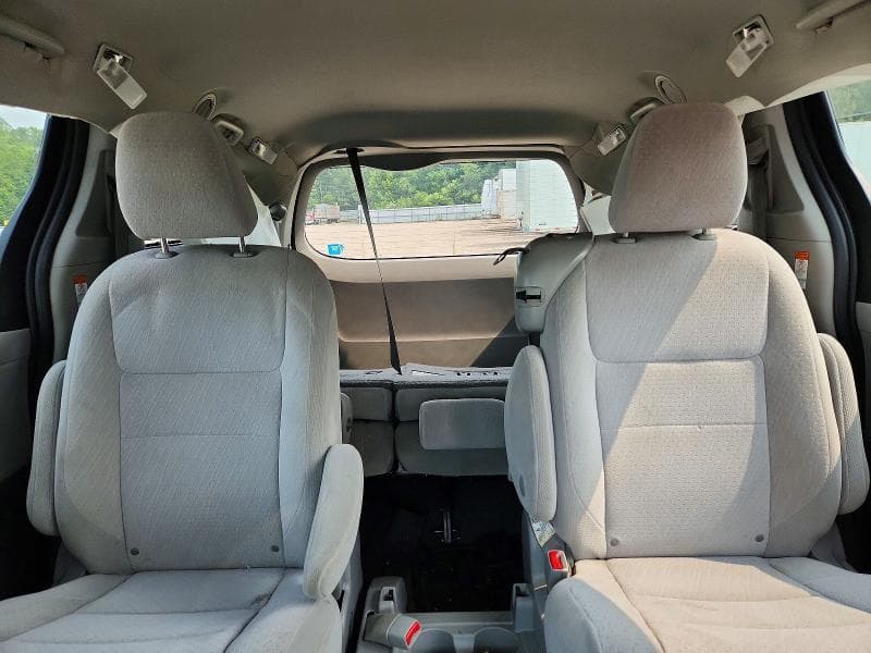 2020 TOYOTA SIENNA LE 10