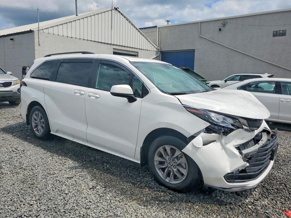 2025 TOYOTA SIENNA LE 4