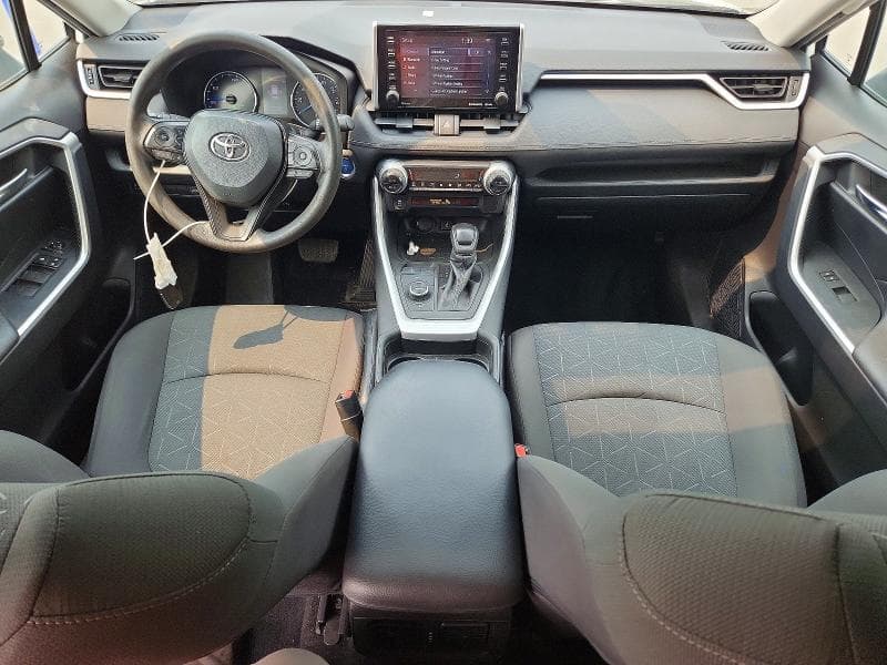 2021 TOYOTA RAV4 XLE 8