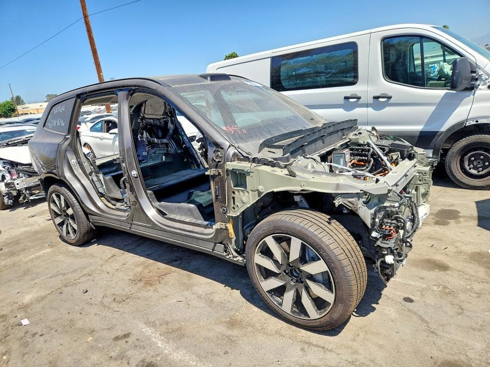 2025 VOLVO EX90 ULTRA 4