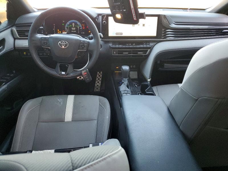 2025 TOYOTA CAMRY SE 8