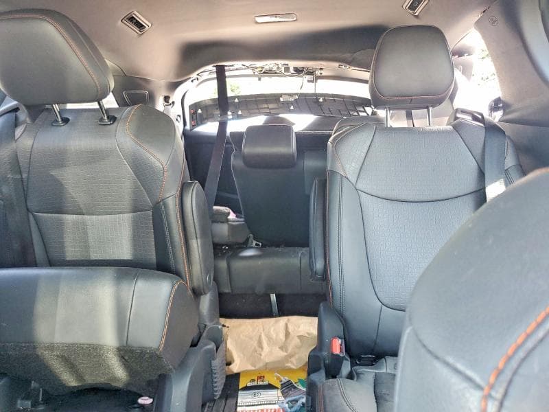 2022 TOYOTA SIENNA XSE 10