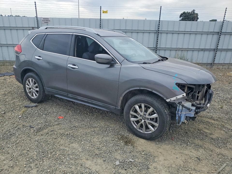 2017 NISSAN ROGUE SV 4