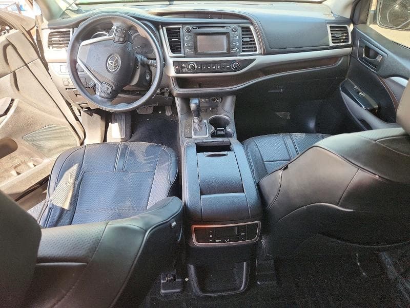 2019 TOYOTA HIGHLANDER LE 8