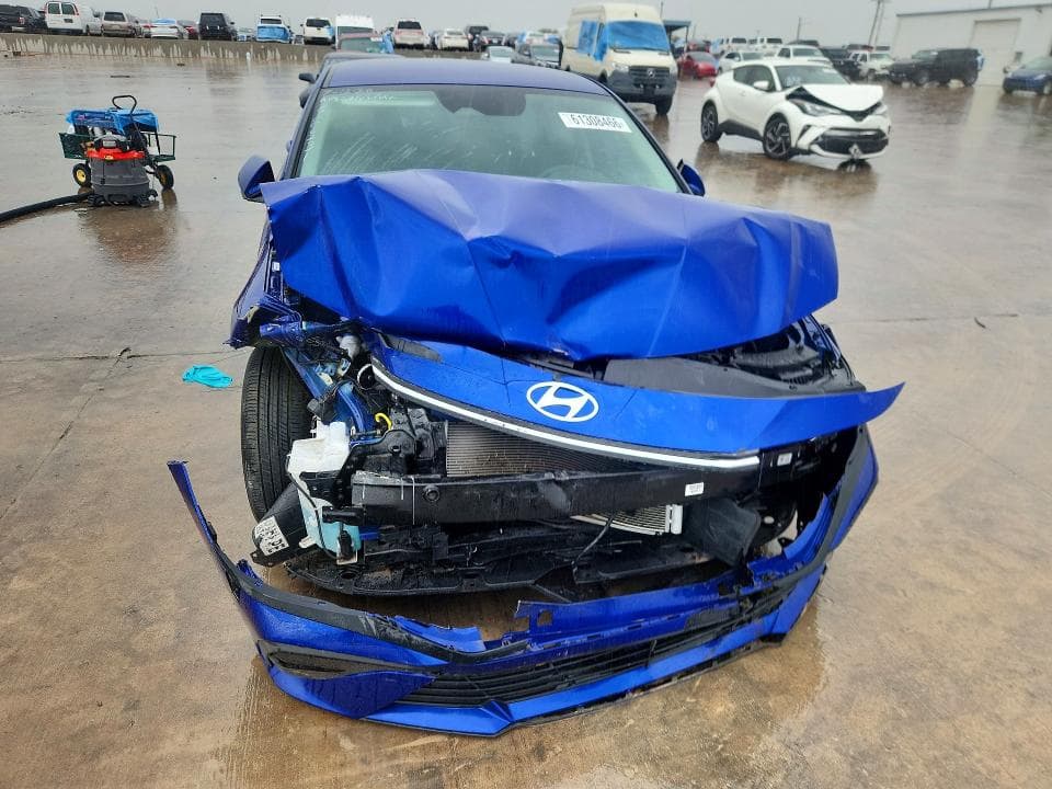 2024 HYUNDAI ELANTRA SE 5