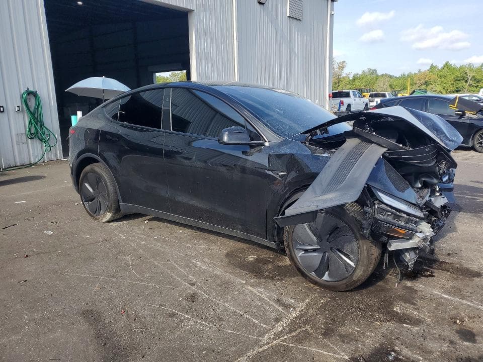 2026 TESLA MODEL Y 4