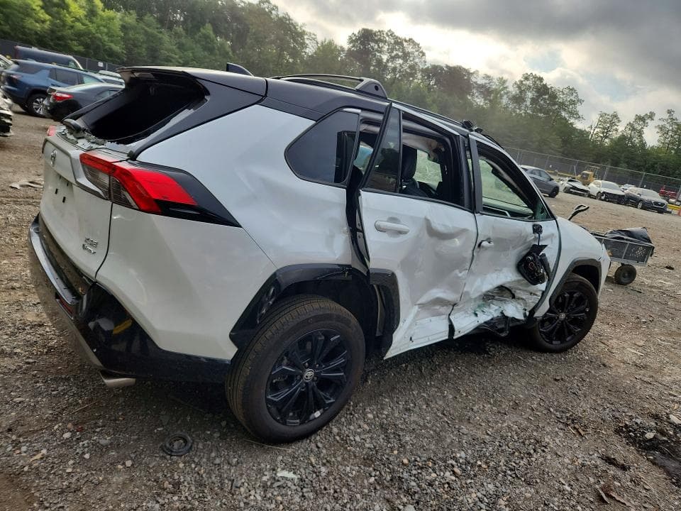 2025 TOYOTA RAV4 XSE 3