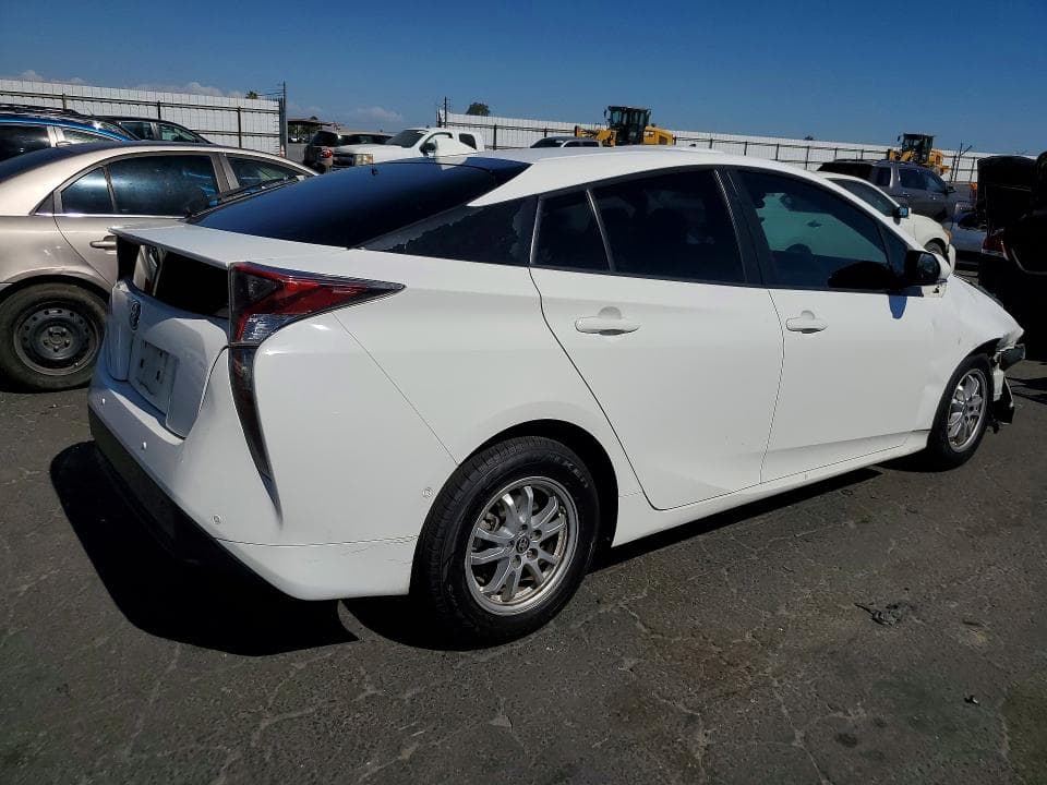 2018 TOYOTA PRIUS THREE 3