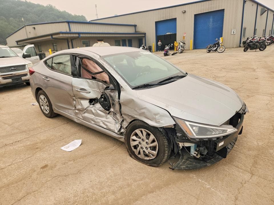 2020 HYUNDAI ELANTRA SE 4
