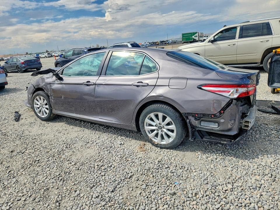 2018 TOYOTA CAMRY LE 2
