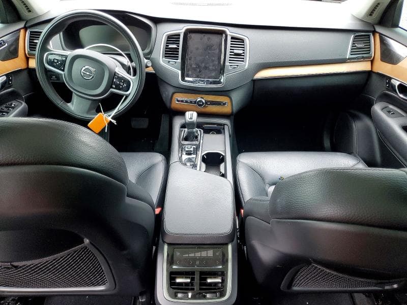 2022 VOLVO XC90 T6 MOMENTUM 8