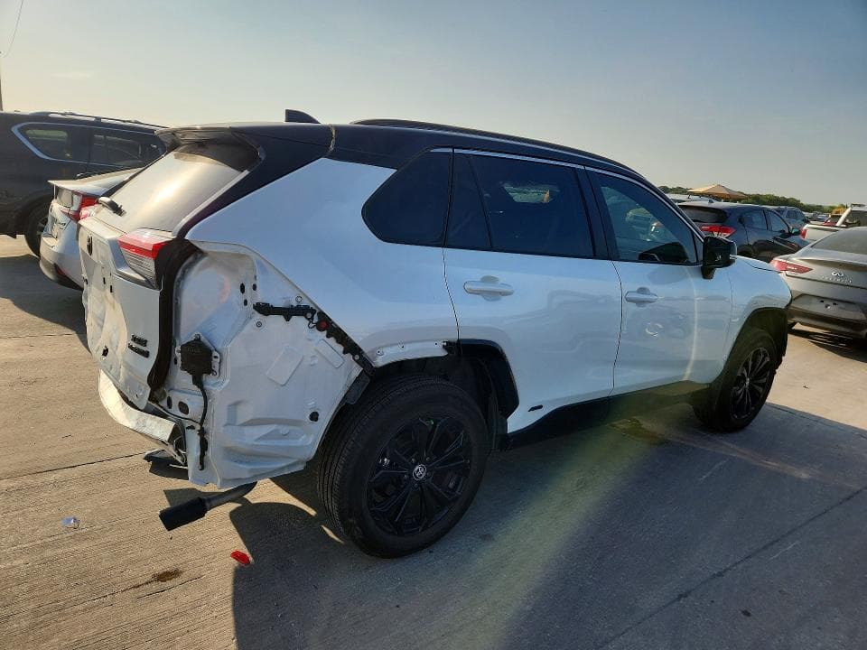 2024 TOYOTA RAV4 XSE 3