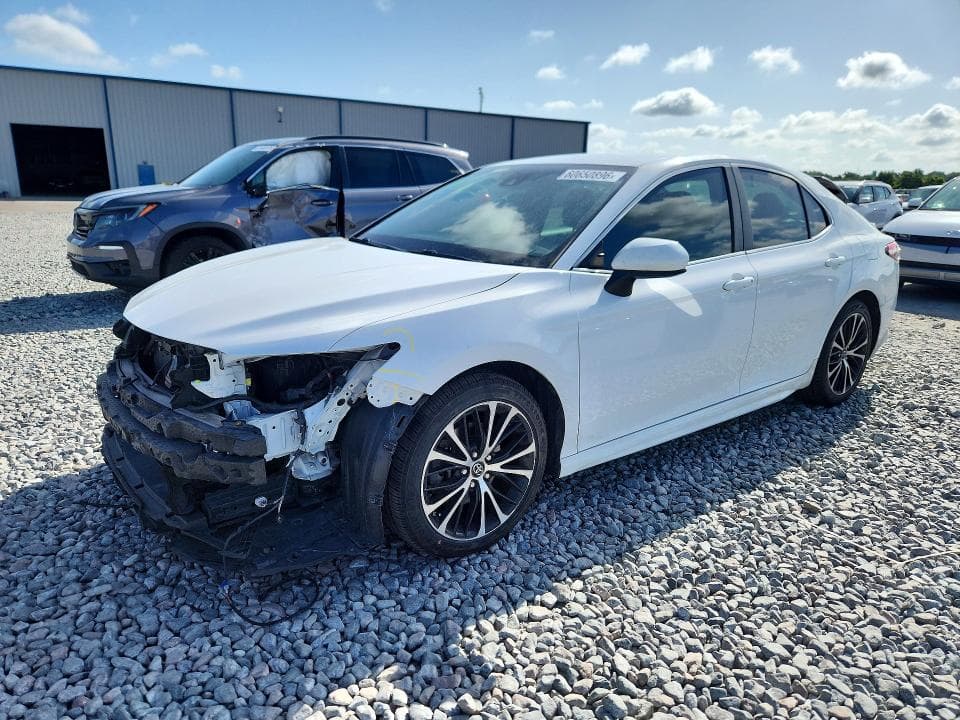 2018 TOYOTA CAMRY SE - 1