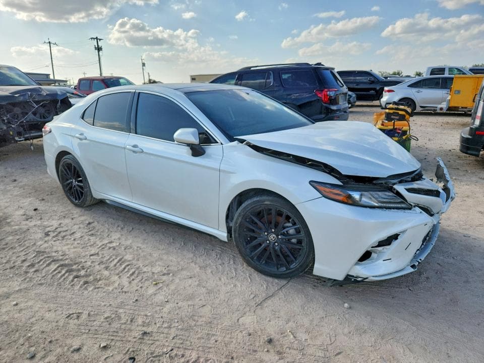 2022 TOYOTA CAMRY XSE 4