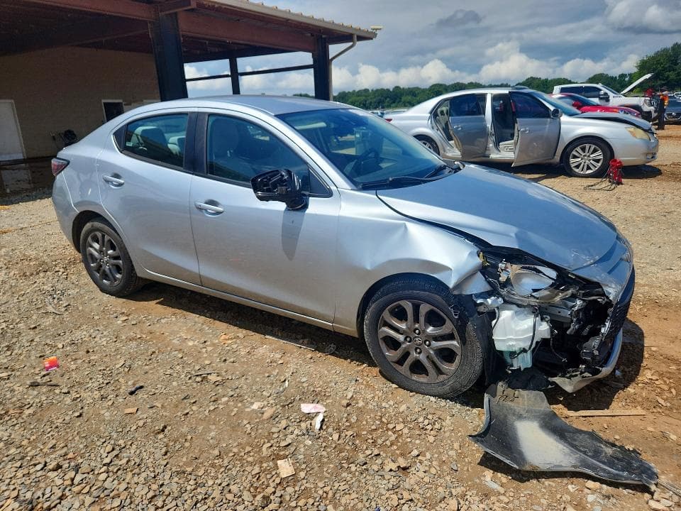 2019 TOYOTA YARIS 4