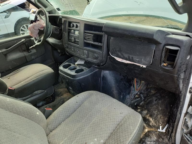2018 CHEVROLET EXPRESS 8