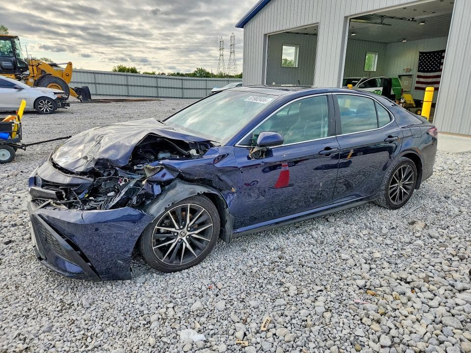 2022 TOYOTA CAMRY HYBRID SE - 1