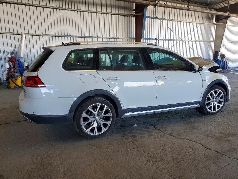 2017 VOLKSWAGEN GOLF ALLTRACK S 3