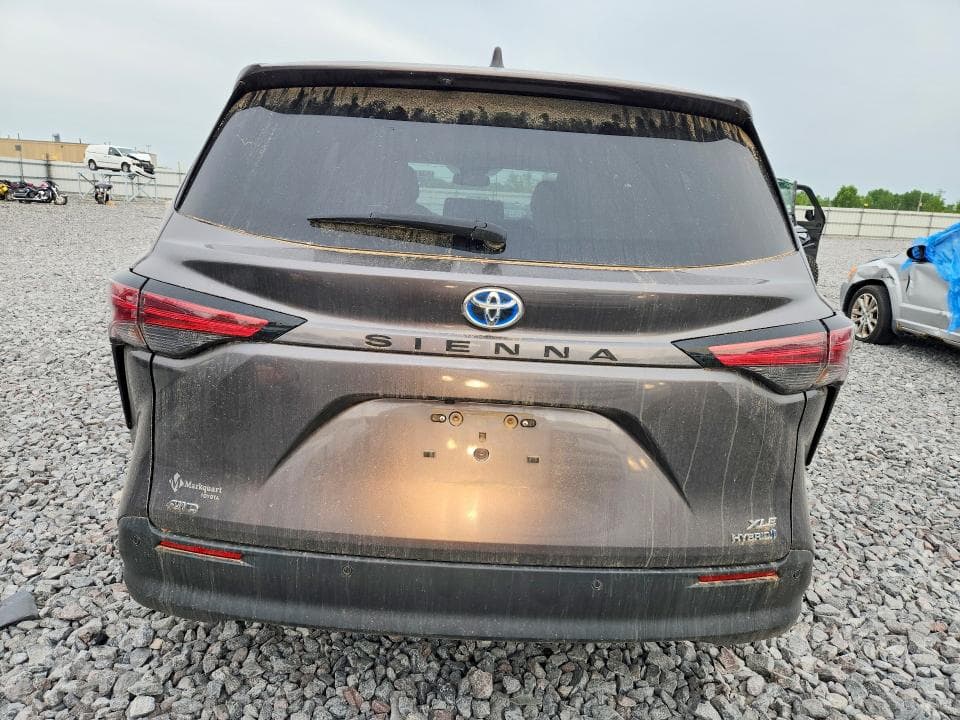 2022 TOYOTA SIENNA XLE 6