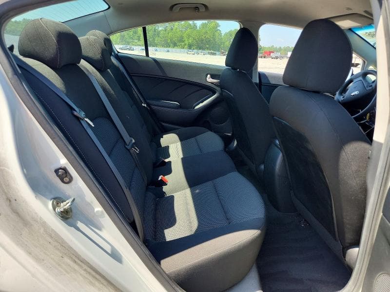 2017 KIA FORTE LX 10