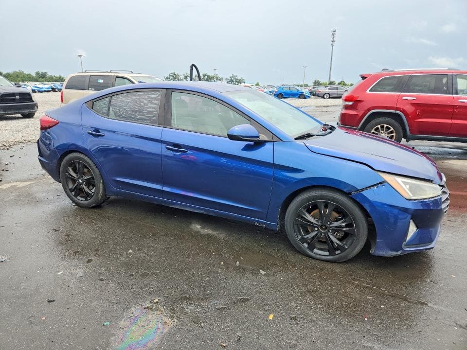 2019 HYUNDAI ELANTRA SEL 4